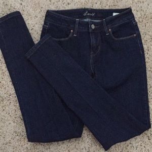 Womens Levi skinny jeans (legging style)